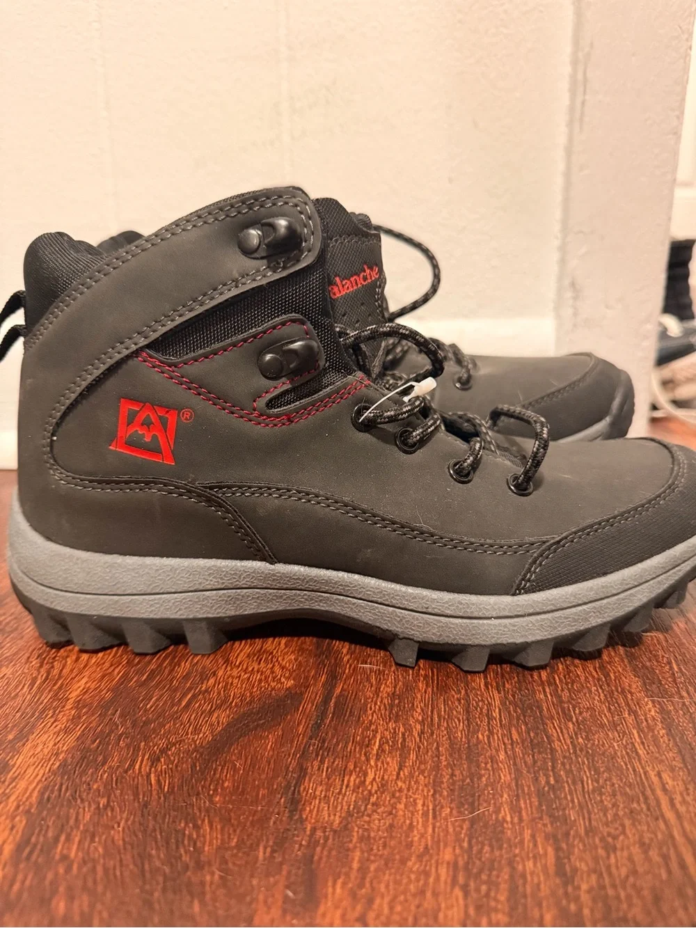Avalanche Black and Red Women’s Outdoor Boots | 7